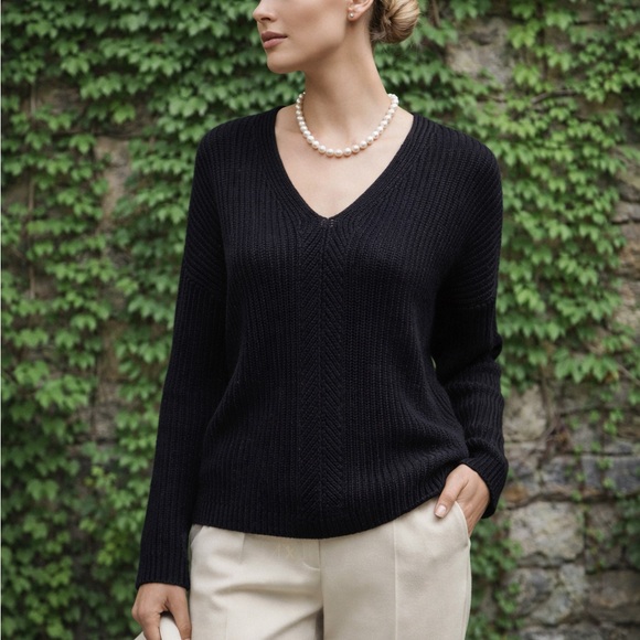 Vince Sweaters - VINCE. Black Rib Knit V-Neck Sweater, XS